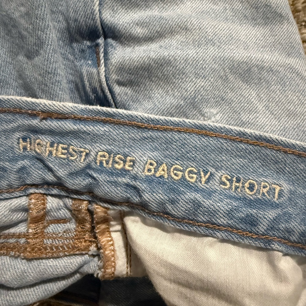 American Eagle Outfitters Highest Rise Baggy light wash denim shorts size 4 - Picture 4 of 5